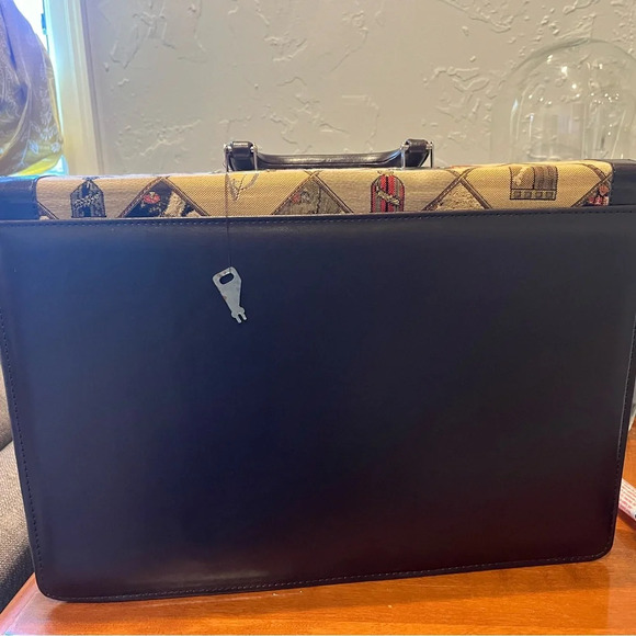 Unique dog briefcase with separate folio and detachable strap - Picture 7 of 11